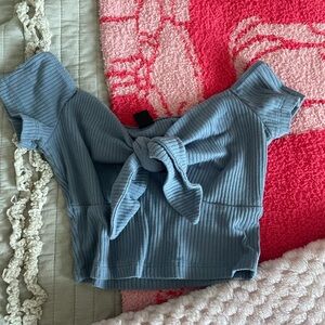 Small crop top with knot
